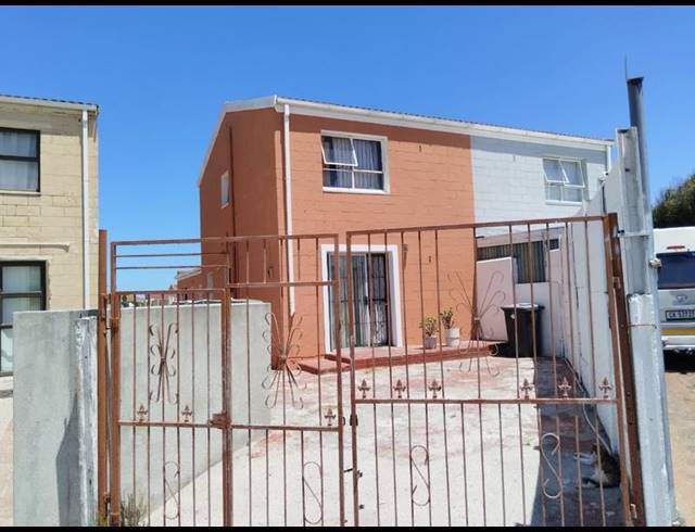 4 BEDROOM HOUSE FOR SALE IN ROCKLANDS